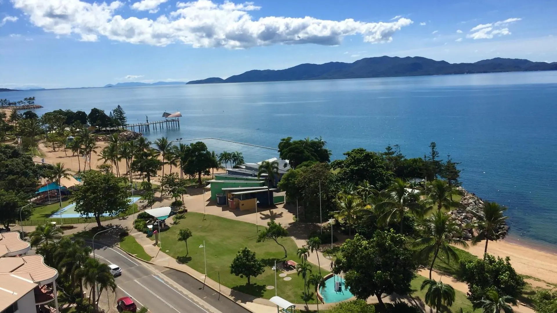 Lägenhet Beachfront Balcony Townsville